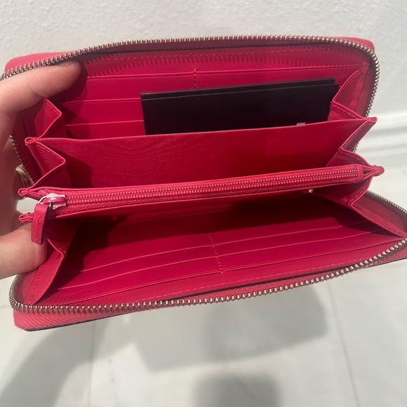 NWOT Gucci X Sega Collaboration Zippy Wallet Full Set - Picture 8 of 9